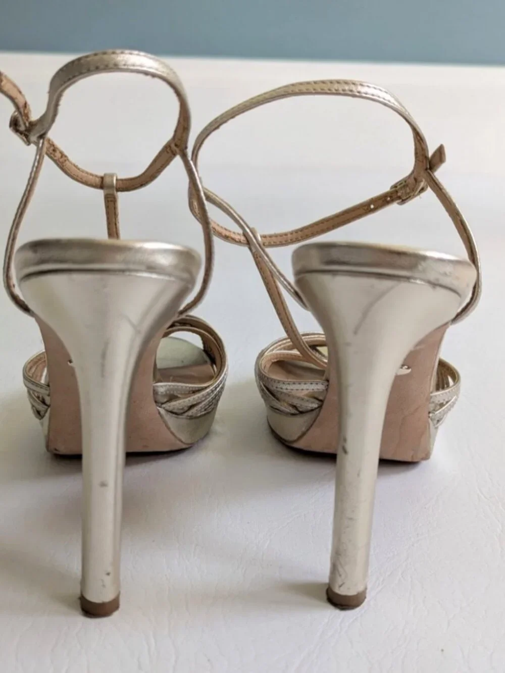 Badgley Mischka Angelica Metallic Gold Sandals Stilettos Size 8.5 T-Strap